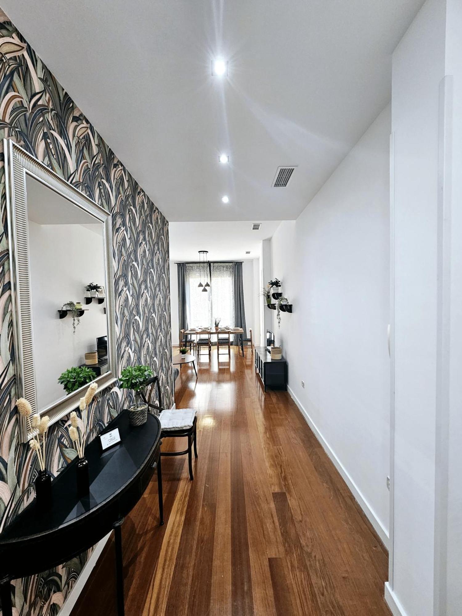 Charlot Center Apartment II อาลิกันเต ภายนอก รูปภาพ